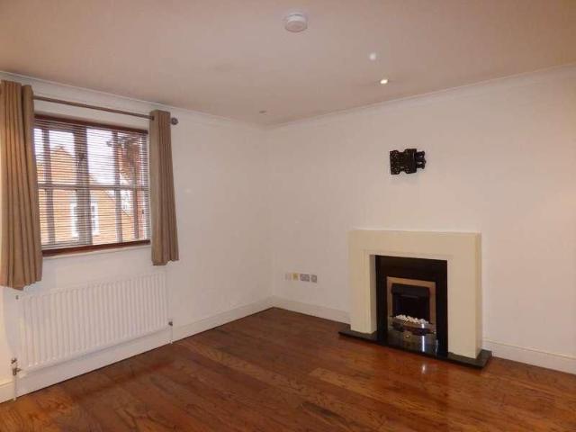 Townhouse for rent in The Galleries, Brentwood