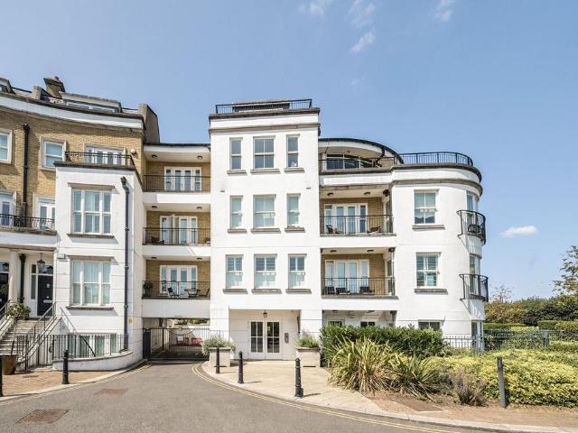 Apartment for rent in Sands End, Greater London