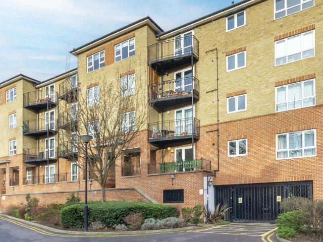 Apartment for rent in London Borough of Ealing, Greater London