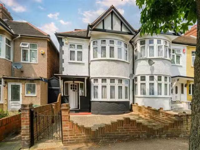 Apartment for sale in Walthamstow, Upper Walthamstow