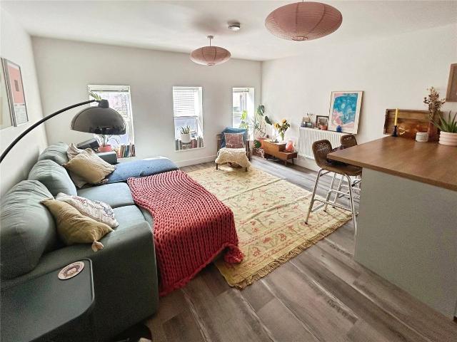 Apartment for rent in Spike Island, Feckenham
