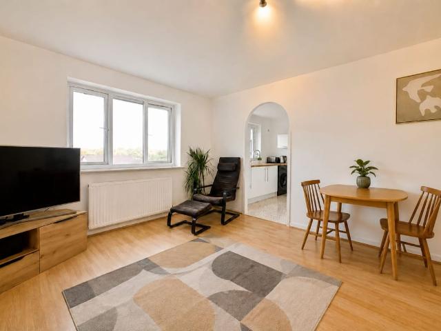 Apartment for rent in Colney Hatch, Greater London