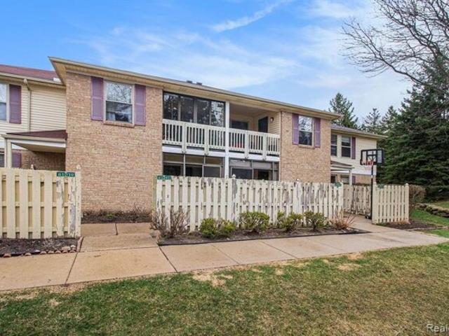 Condo for sale in South Lyon