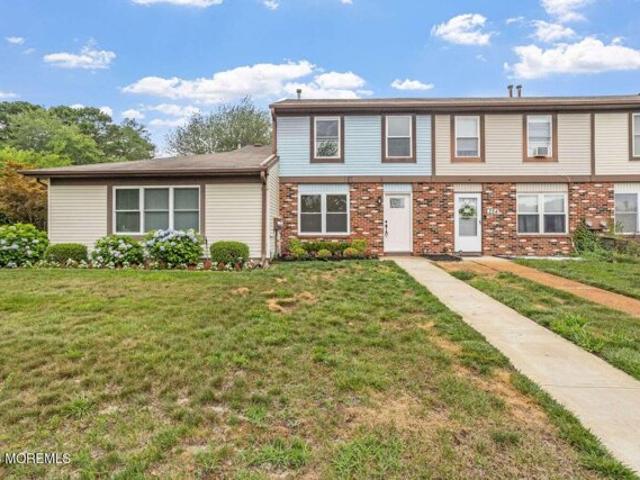 Condo for sale in Brick