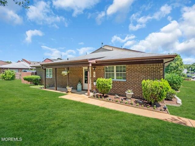 Condo for sale in Brick