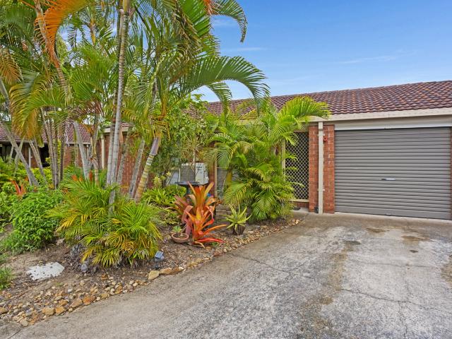 Townhouse for sale in Ashmore City
