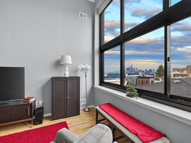 Condo for sale in Weehawken, Hudson County