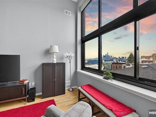 Condo for sale in Weehawken, Hudson County