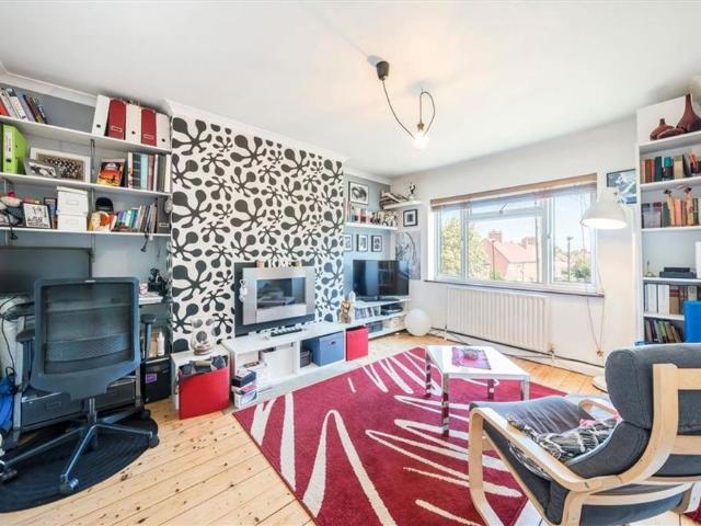Apartment for rent in Middle Park, Greater London