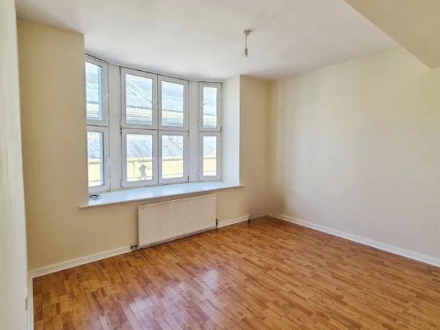 Apartment for rent in Cimla, Neath
