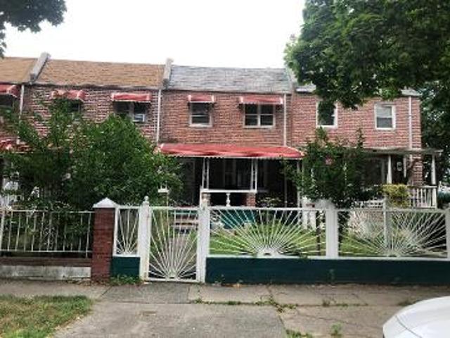 House for sale in The Bronx, Arverne