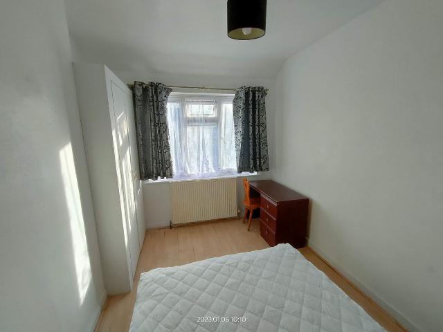 Room for rent in Charlton, Greater London