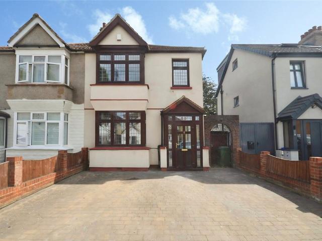 House for rent in Rush Green, Greater London
