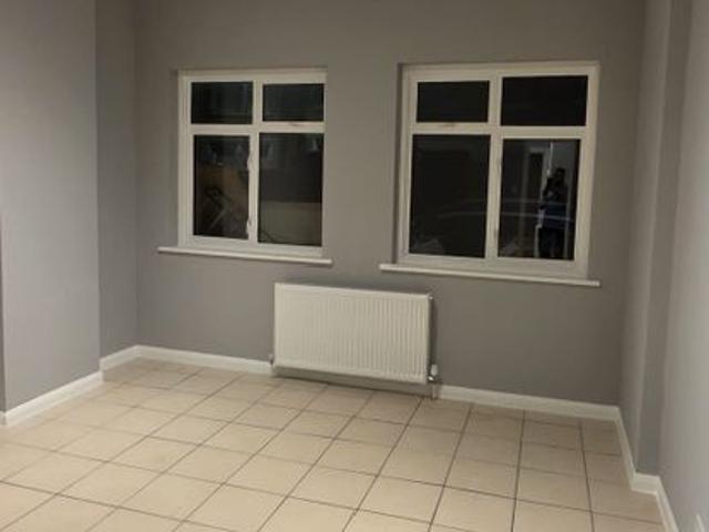 Apartment for rent in London Borough of Merton, Collier's Wood