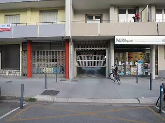 Garage location à L'Aigle, Grenoble