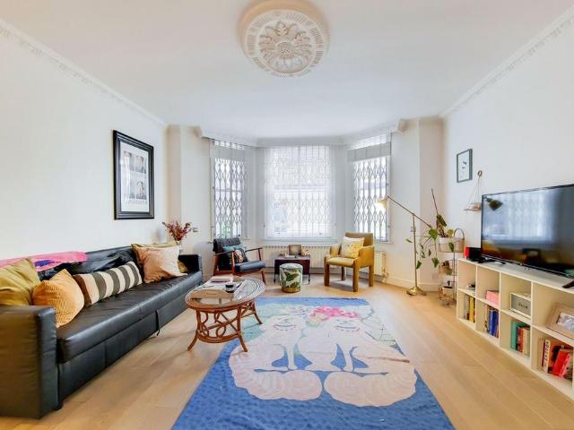 Apartment for rent in South Kensington, Greater London