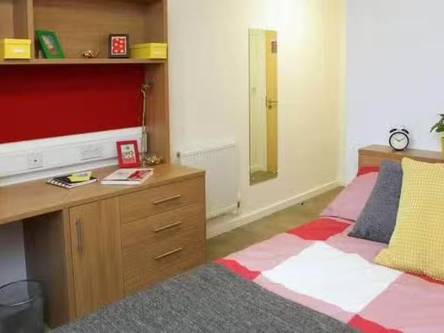 Apartment for rent in Chinatown, Calderstones