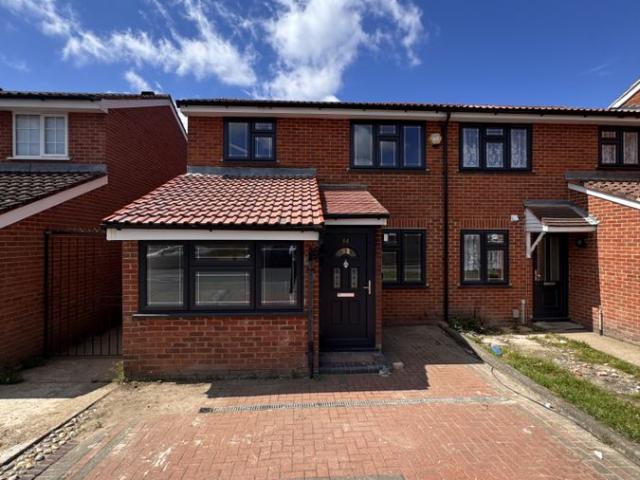 House for rent in Little Heath, Greater London