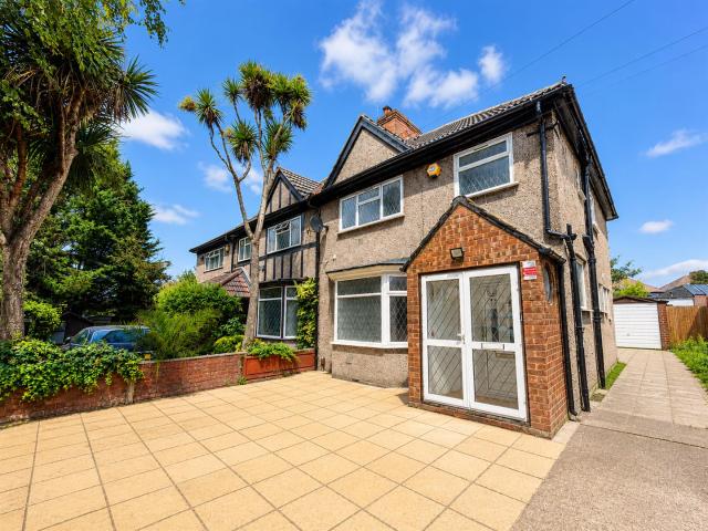 House for rent in London Borough of Hounslow, Greater London