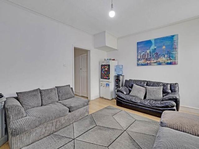 House for rent in Silvertown, Greater London