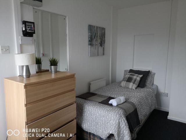 Room for rent in Hill Top, West Midlands