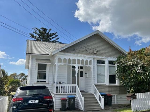 Apartment for rent in West Lynn, Auckland