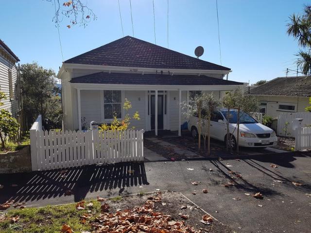 House for rent in West Lynn, Auckland