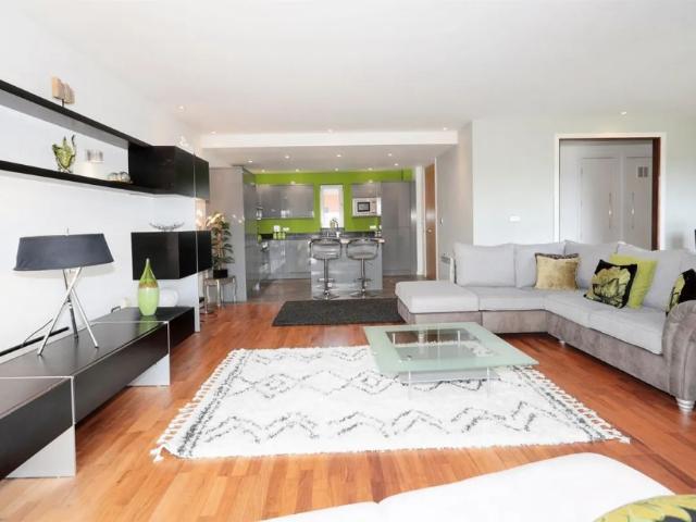Apartment for rent in Crockherbtown, Falcon Lodge
