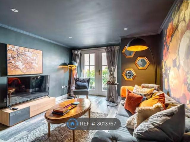 Apartment for rent in West Kensington, Greater London