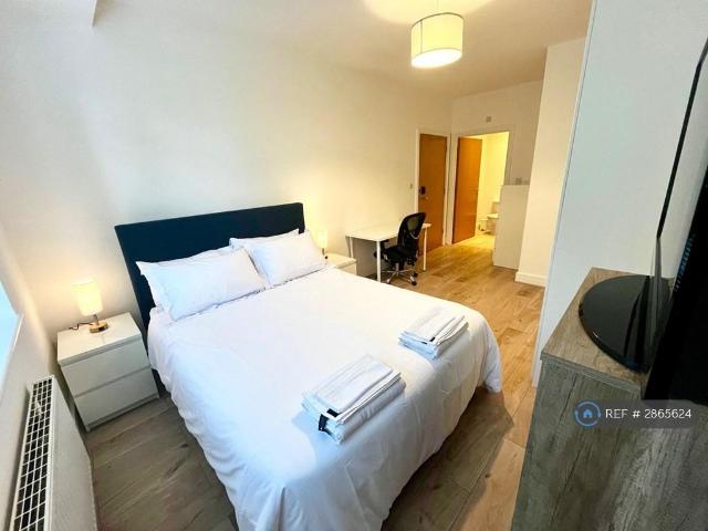 Apartment for rent in London Borough of Ealing, Park Royal