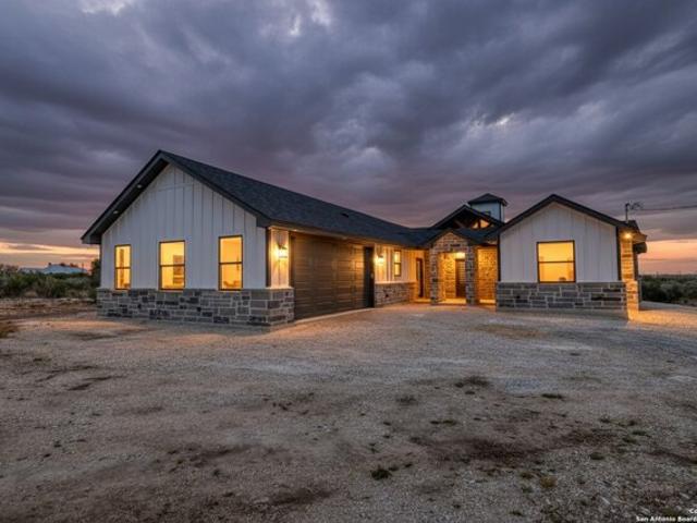 House for sale in Uvalde, Texas