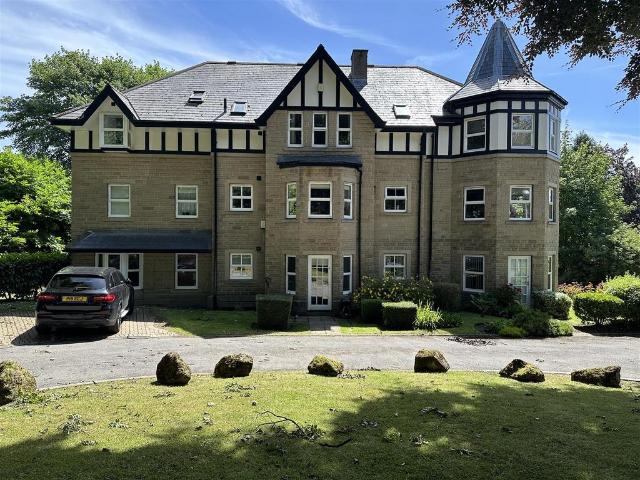 Apartment for rent in Oakwood, West Yorkshire