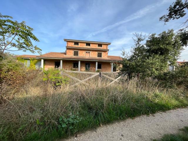 Villa Indipendente in vendita a Pollutri, Abruzzo