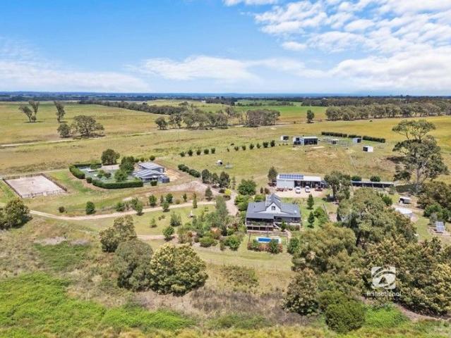 Cottage for sale in Stratford, Victoria
