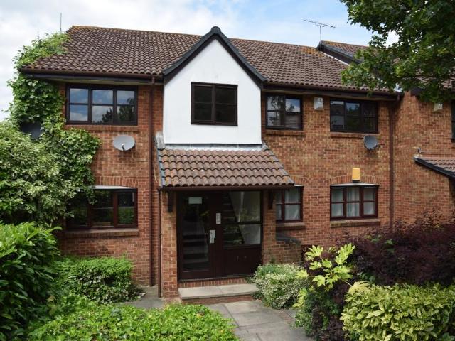 Apartment for rent in Worcester Park Estate, Monks Orchard