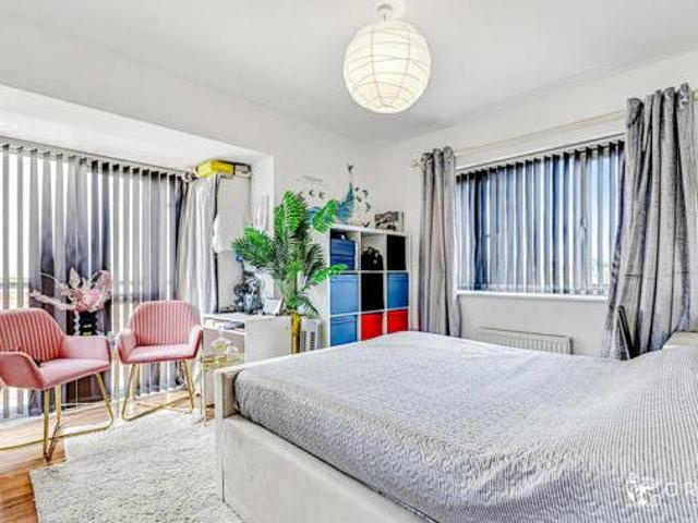 House for sale in Purfleet, Essex