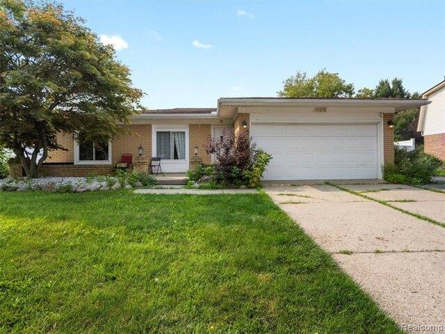House for sale in Clinton Township
