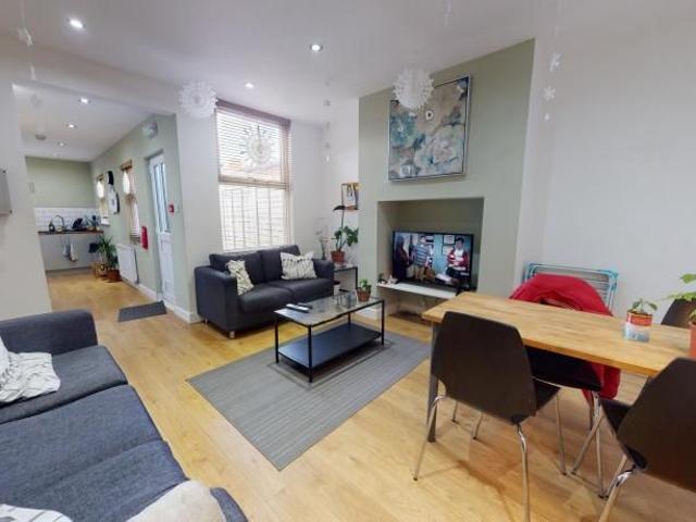 Room for rent in Beckett Park, Leeds