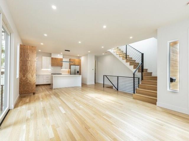 Condo for sale in Cambridge