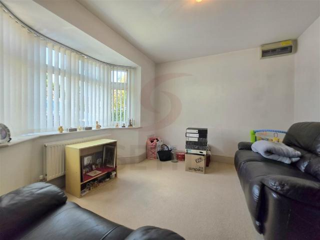 Room for rent in New Parks, Old Wharf