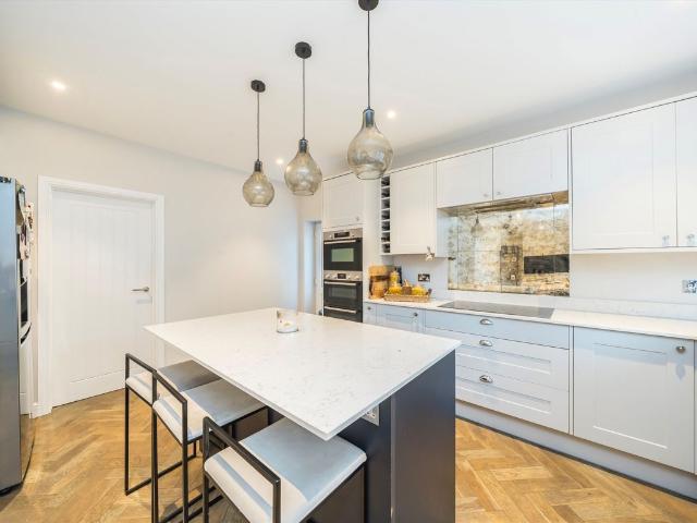 House for rent in Earlsfield, Greater London