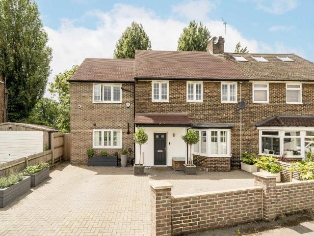 House for rent in Earlsfield, Greater London