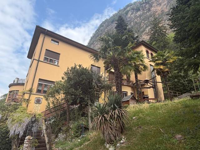 Einfamilienhaus kaufen in Mendrisio, Tessin