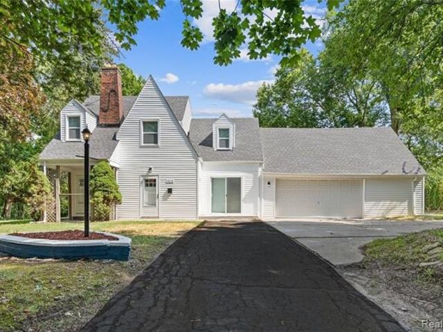 House for sale in Grosse Ile