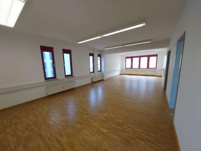 Büro kaufen in Gewerbepark Süd – Ikaruspark, Puchheim