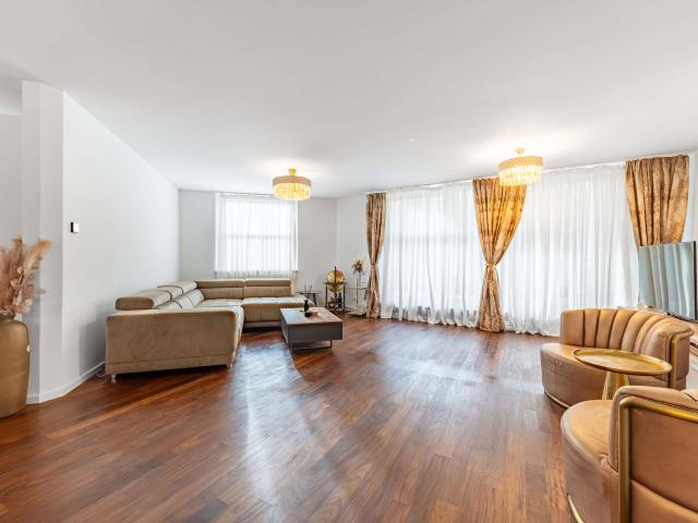 Dachgeschosswohnung kaufen in München, Bayern