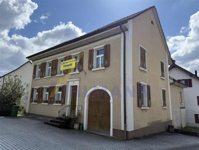Einfamilienhaus kaufen in Döttingen, Aargau