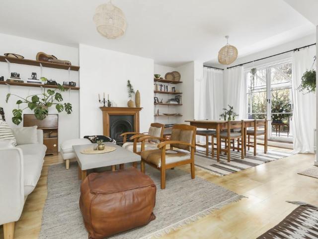 Apartment for rent in Highbury, Greater London