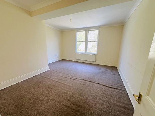 Apartment for rent in West Marina, Guestling Green