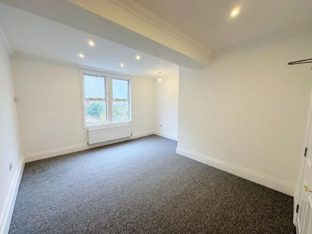 Apartment for rent in West Marina, Guestling Green
